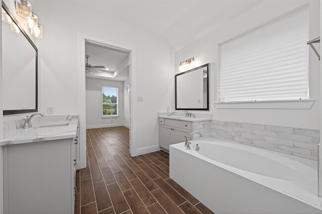 Building Photo - 18338 Tiger Flowers Dr