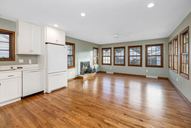 Building Photo - 4750 N Elkhart Ave