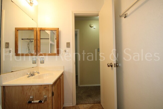 Building Photo - Charming 3-Bedroom Home with New Carpet and Spacious Backyard