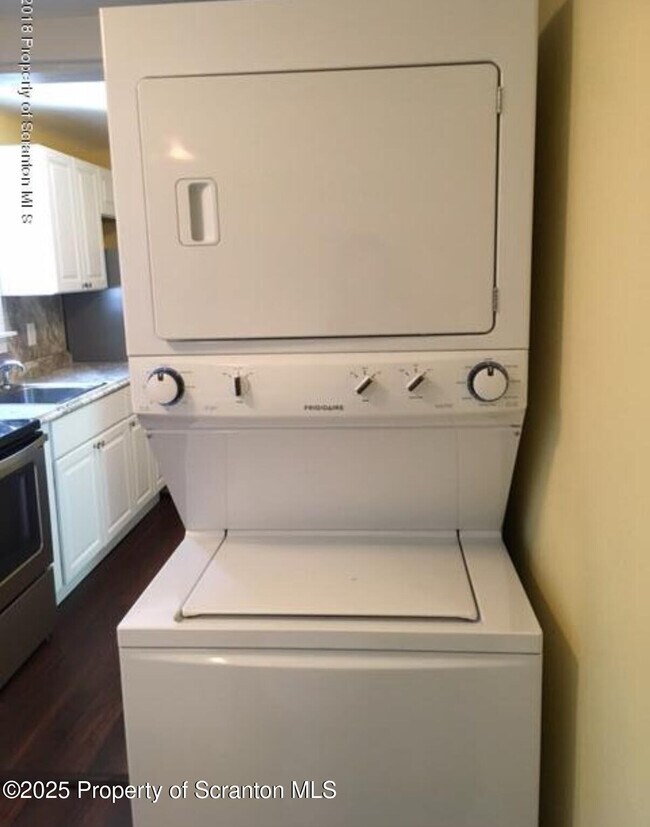 Building Photo - 410 Lane Hill Rd