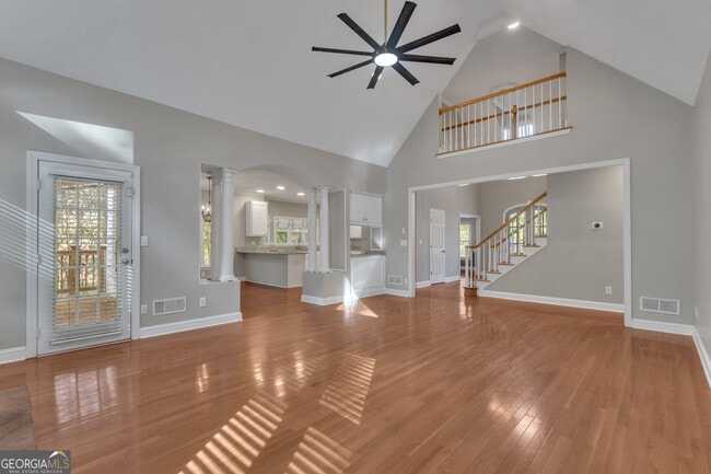 Building Photo - 135 Handshaker Ct