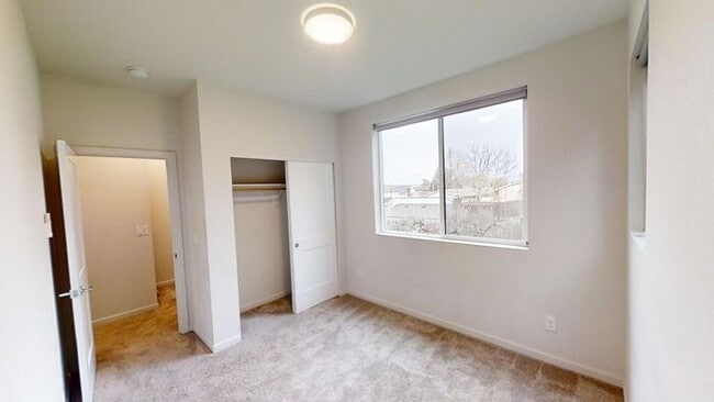 Building Photo - Modern Luxury Townhome: Convenient Urban L...