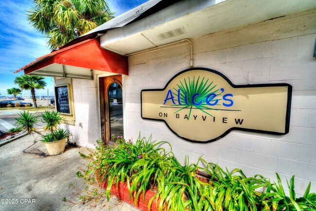 Building Photo - 2615 W 11th St