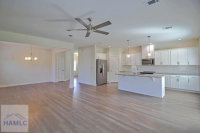 Building Photo - 151 Buckingham Dr