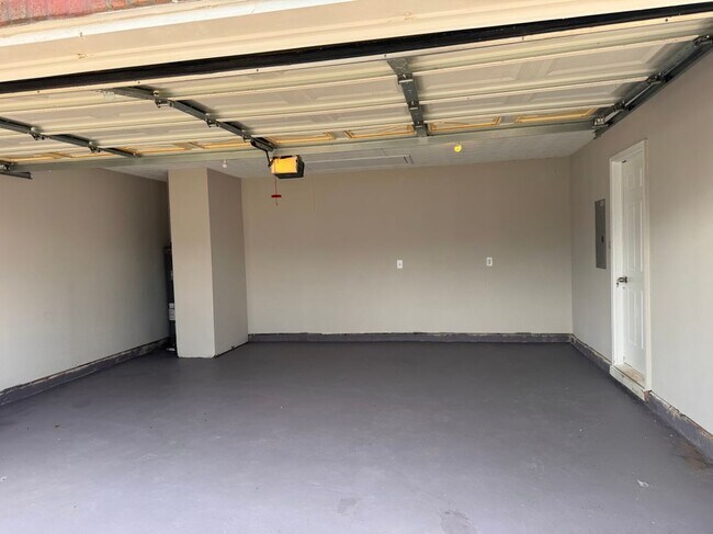 Building Photo - 10896 Big Sky Dr