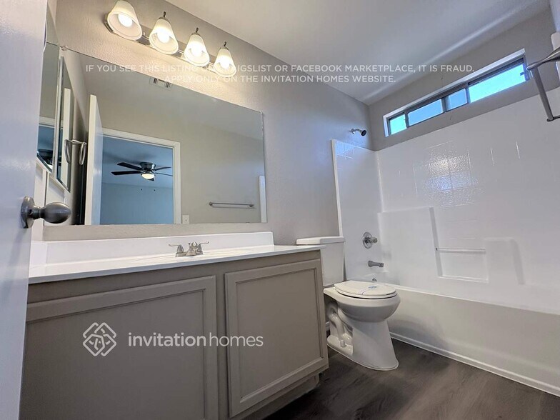 Building Photo - 1551 E Betsy Ln