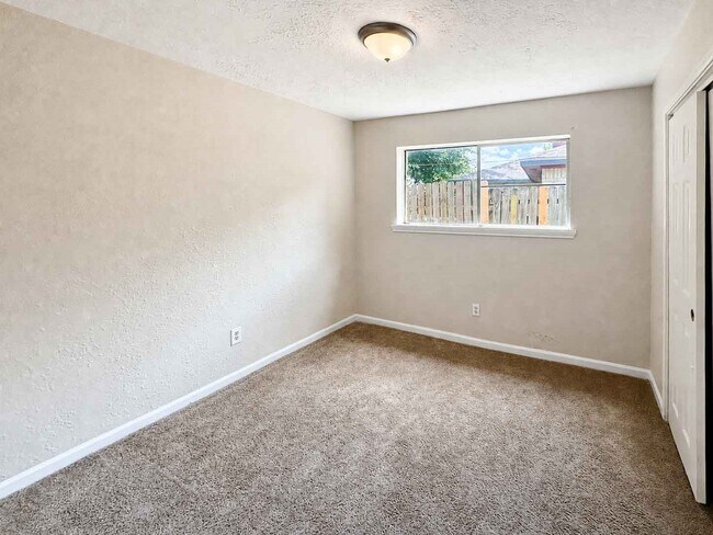 Building Photo - 8710 Parkway Forest Dr