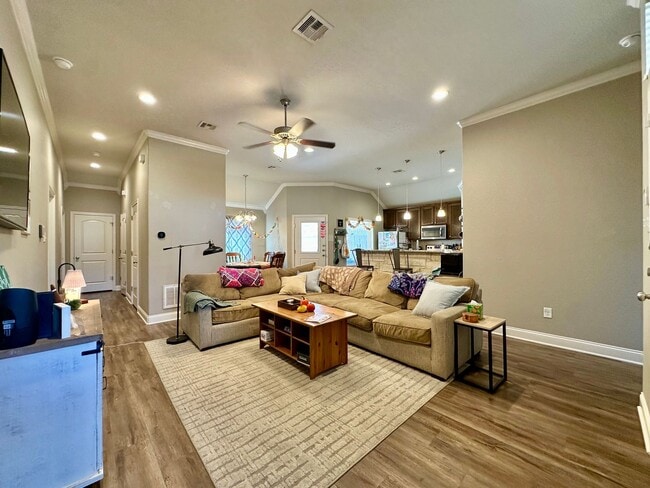 Building Photo - Move-In Ready Private Rooms Available Now!