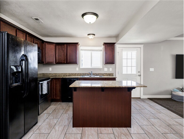 Kitchen & Door to Patio - 455 W 1140 N