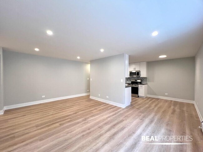 Building Photo - 1 bedroom in CHICAGO IL 60657