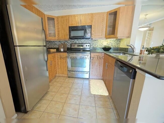 Building Photo - Spacious 2-Bedroom Condo with Screened Lanai in Gallery at Bayport