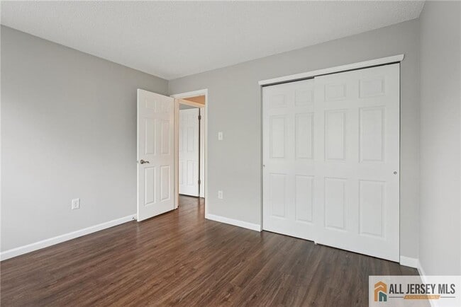 Building Photo - 37 Kingston Run