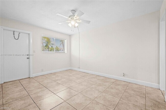 Building Photo - 3 br, 2 bath House - 2175 NE 56th St Apt 110