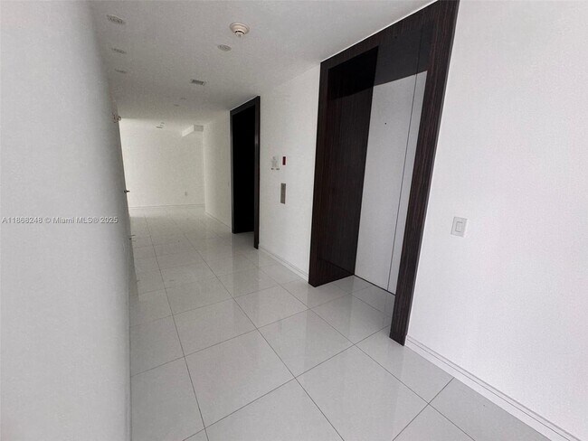 Building Photo - 1100 Biscayne Blvd