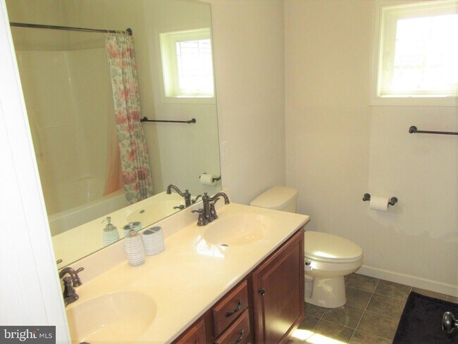 Building Photo - 251 Mill House Dr