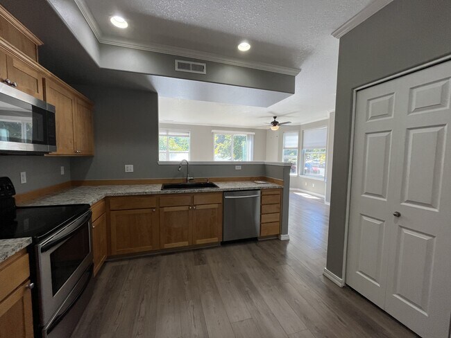 Building Photo - 13065 SW Seca Ct