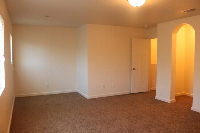 Building Photo - 10535 Mills Rd