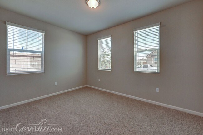 Building Photo - 877 Halford Ln