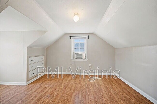 Building Photo - 3841 Chatham Cir