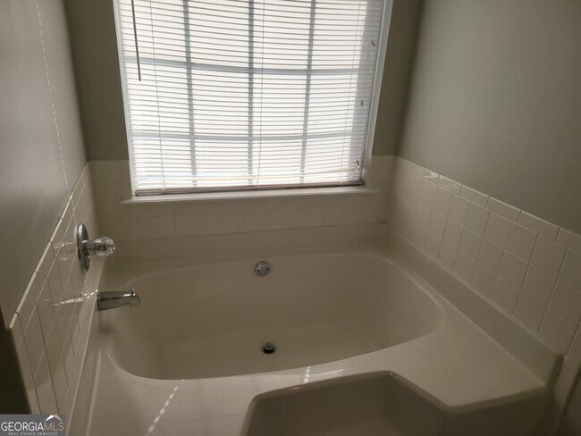 Building Photo - 4365 White Pines Ct