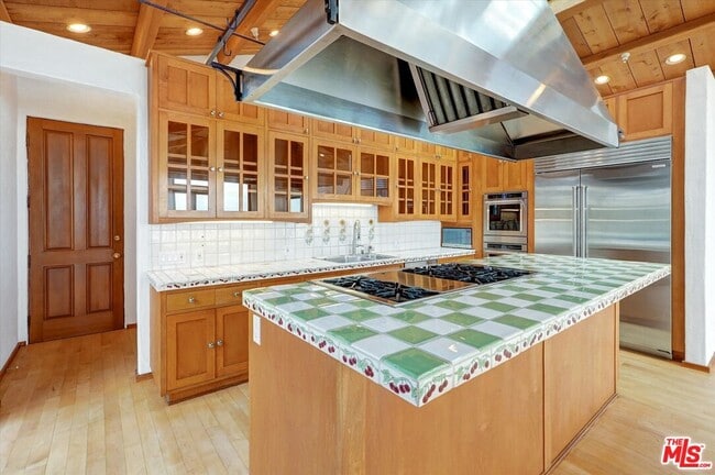 Building Photo - 3916 Rambla Orienta