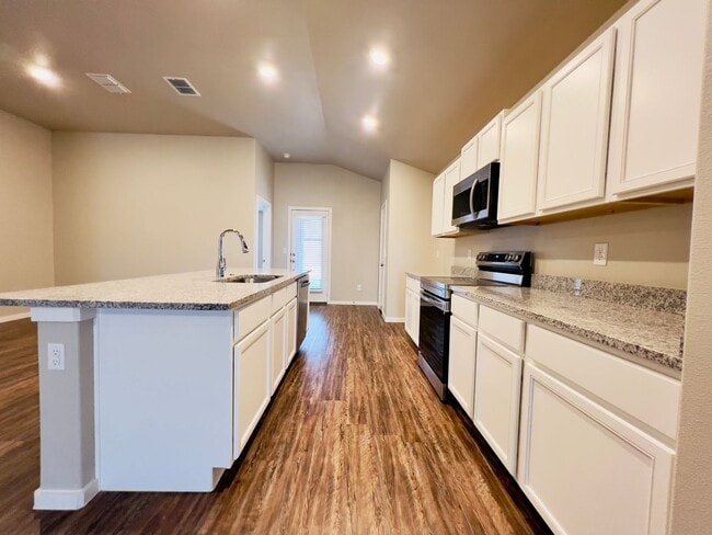 Building Photo - $500 MOVE-IN SPECIAL: New 3/2/2 in Frenshi...