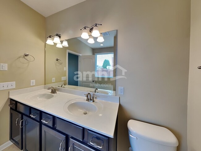 Building Photo - 207 S Dunnwood Ln