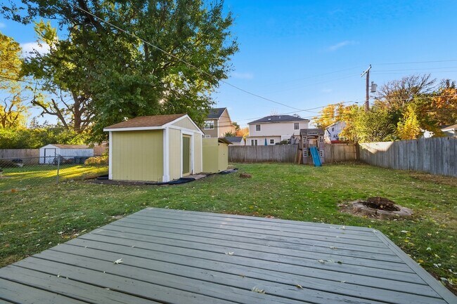 Building Photo - 212 N Knollwood Dr