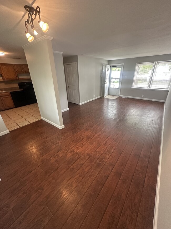 Building Photo - 1223 Bakewell Dr