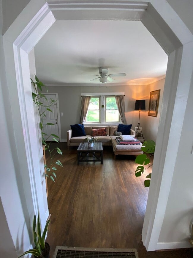 Building Photo - Charming East Nashville Cottage, 2 Bed/1 B...