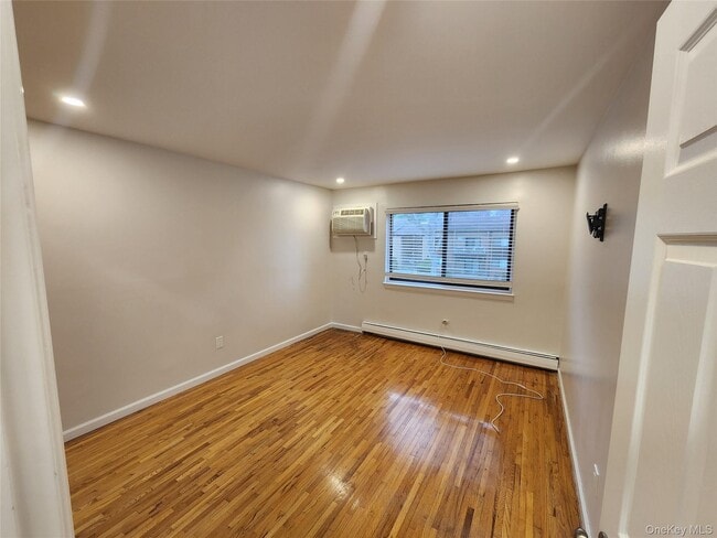 Building Photo - 4 Charles Ln