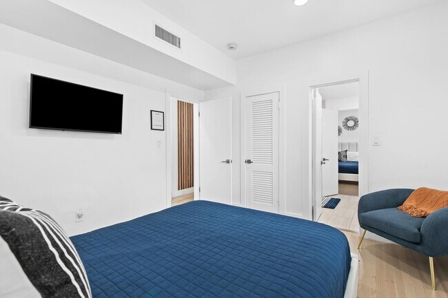 Building Photo - 615 SE 11th Ave