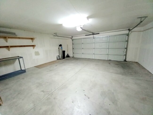 Building Photo - Spacious 3 bedroom, 2 bath with bonus room in Indian Cove