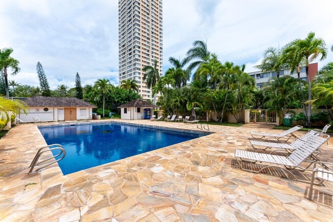 Building Photo - 1060 Kamehameha Hwy