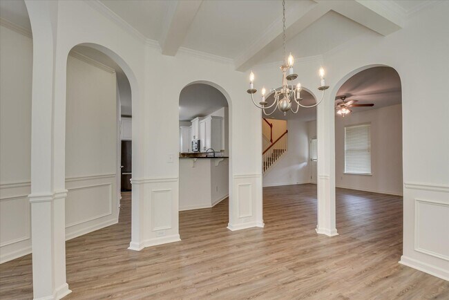 Building Photo - 476 Lory Ln