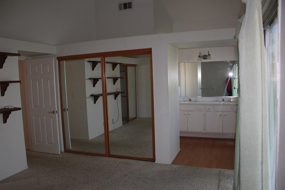 Building Photo - 28620 Avocado Pl