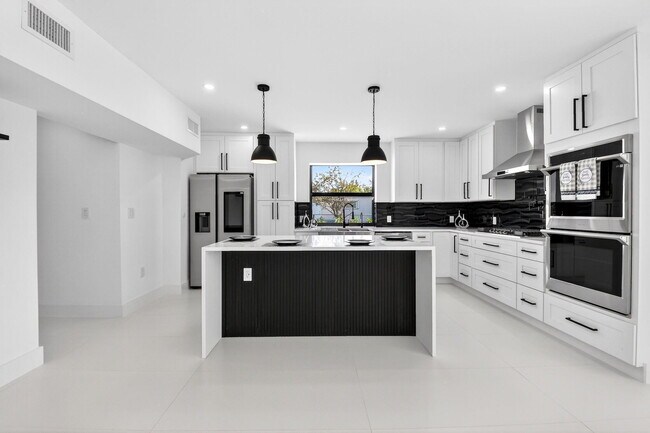 Building Photo - 1410 Beta Ct N