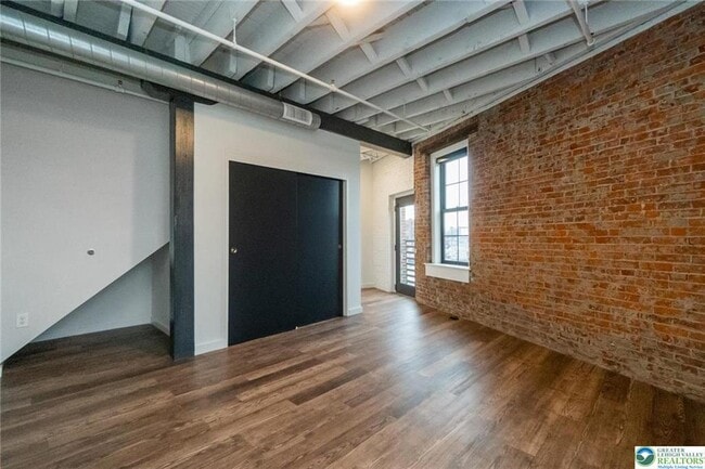 Building Photo - 107 Hamilton St