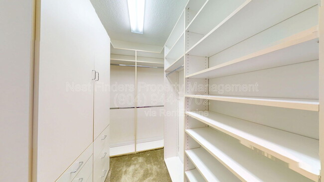 Building Photo - 330 N Shore Cir