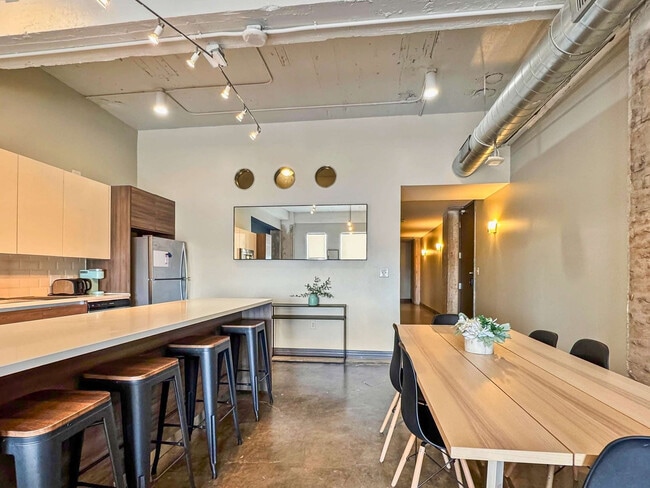 Building Photo - 500 S Ervay St