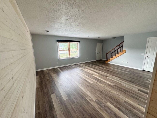Building Photo - 2 Bedroom / 2 Bath Townhome Church Hill, TN