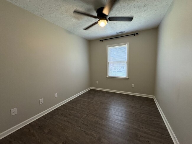 Building Photo - Charming 3 Bed, 2 Bath Home in Gated Commu...