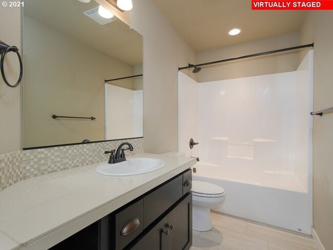 Building Photo - Gorgeous 3 Bed, 2.5 Bath Oasis!