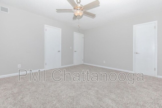 Building Photo - 17 Fernwood Dr