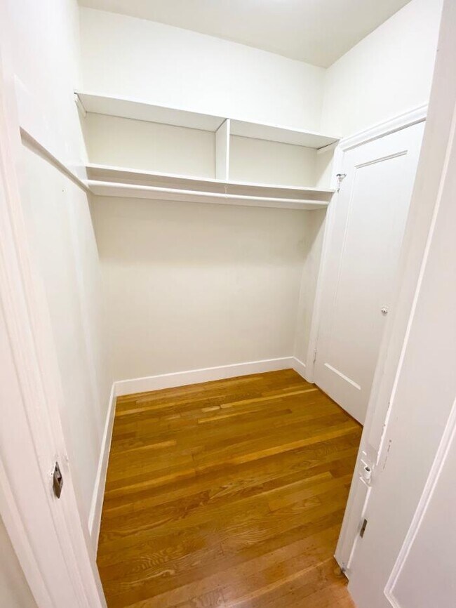 Building Photo - 2 bedroom in San Francisco CA 94118