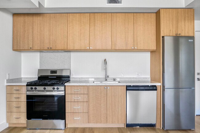 Building Photo - The Overland 16