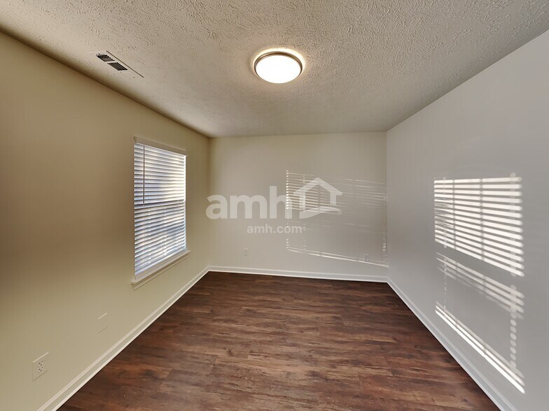 Building Photo - 3470 Esquire Dr