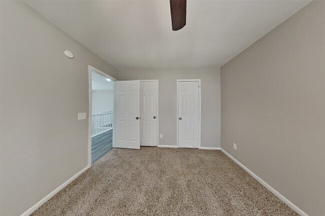 Building Photo - 802 Sierra Lake Dr