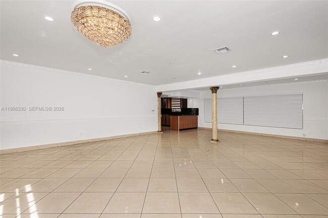 Building Photo - 2545 NE 207th St