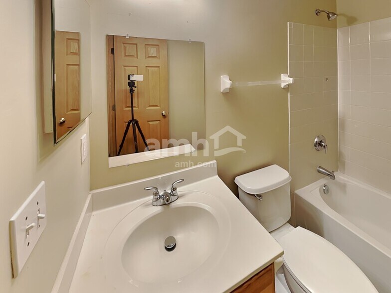 Building Photo - 2901 Gablewood Dr
